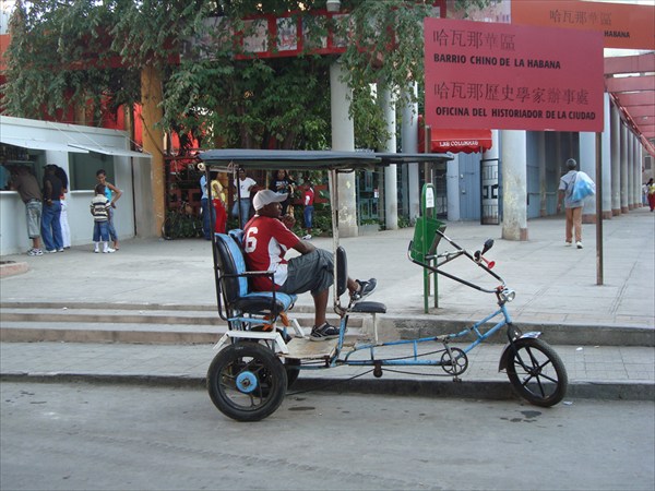 Велорикша возле китайского квартала 