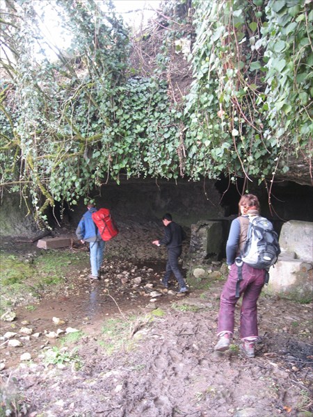 пещера в районе поселка Цебельда