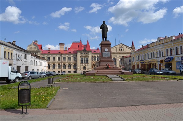 Памятник В.И.Ленину