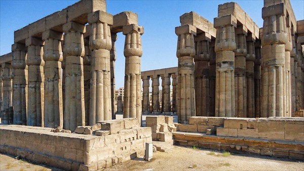 Храм богов Амона в Луксоре