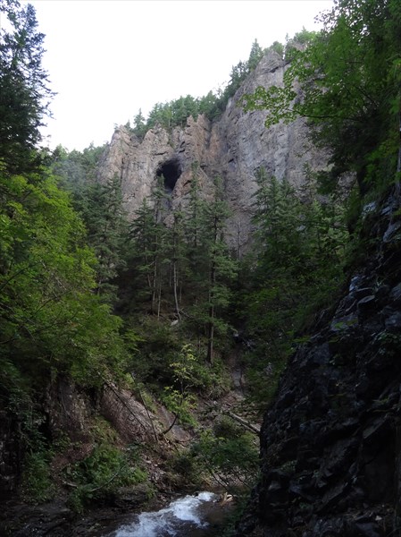 Красивая пещерка