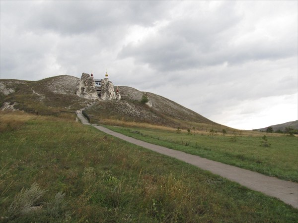 Пещерный храм в Костомарово