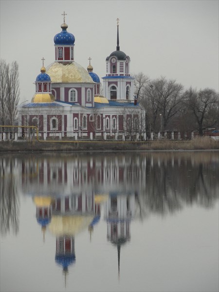 Вейсовое озеро и Святовоскресенский храм 19 века