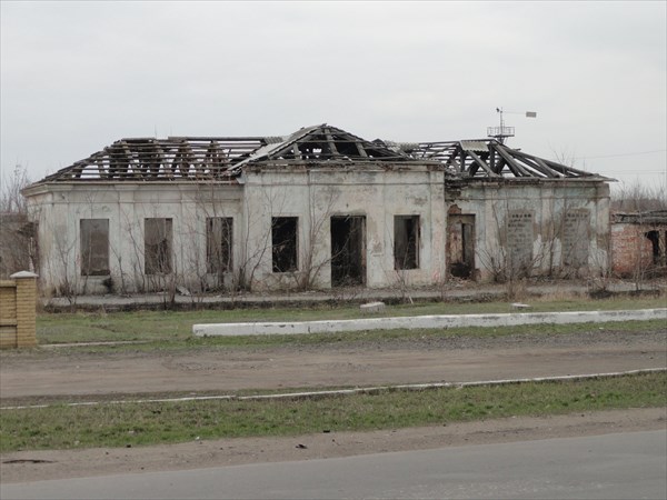 Разрушенный дом между Славкурортом и центром