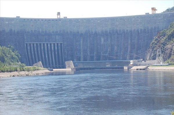 Саяно-Шушенская ГЭС без внешнего водосброса