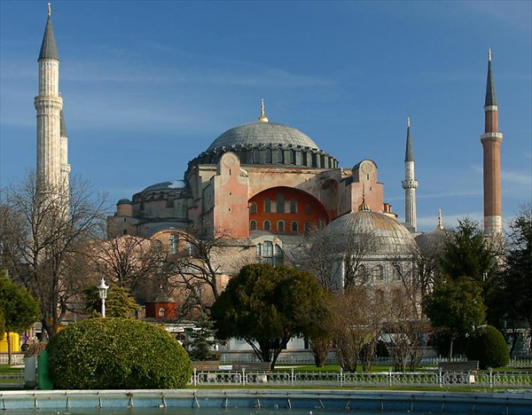 на фото: AyaSofya