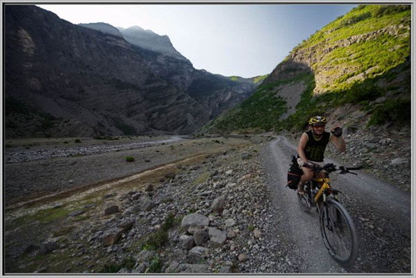 Долина горной речки, высота около 1000 м