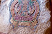 На мани-стенах высечены тибетские божества и бодхисатвы