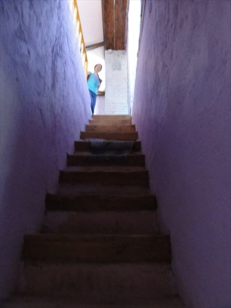 Узкая лестница наверх