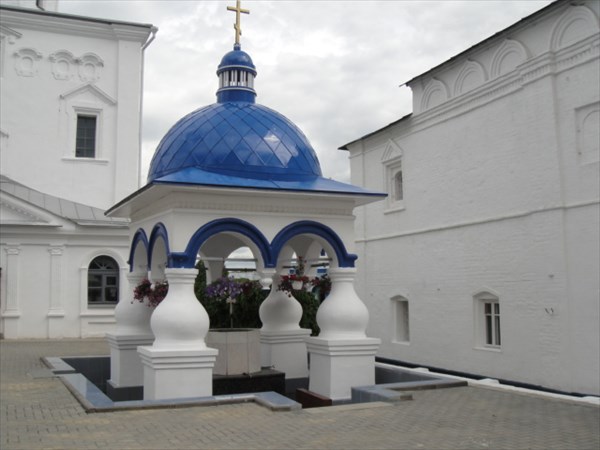 Свято-Боголюбский женский монастырь. Святой источник