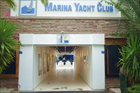 К амфитеатру и Мавзолею