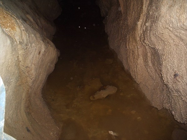 скелет в подземном озере