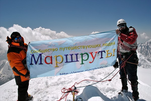 на фото: Маршруты на вершине Казбека