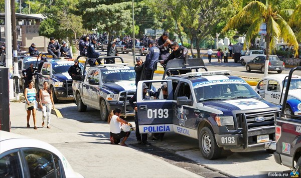 Полиция на чеку - повсюду проходят митинги, Акапулько