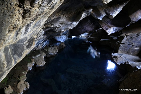 Пещера у озера Myvatn