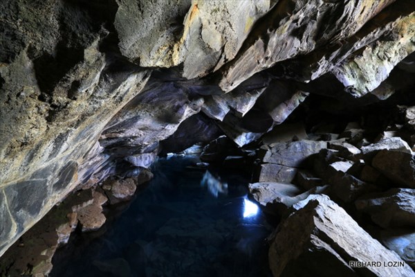 Пещера у озера Myvatn