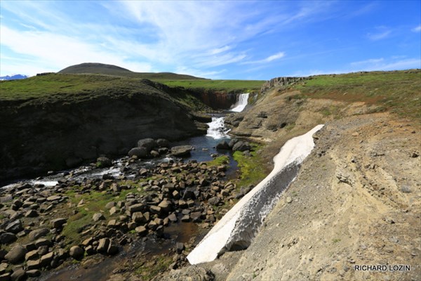 Один из тысяч водопадов Исландии