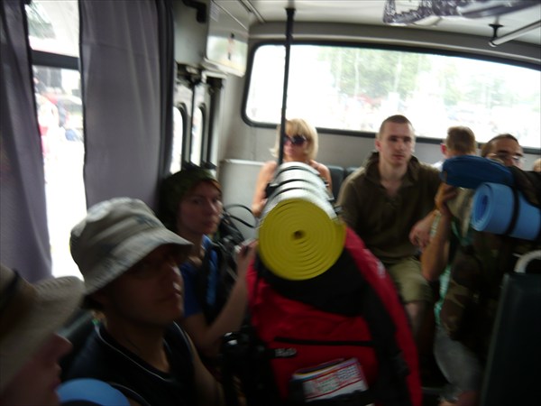 Автобус. Из Симферополя до Перевального добирались автобусом.