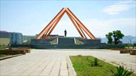 Памятник-Памятник русской учительнице