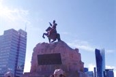 Улан-Батор, памятник Сухэ-Батору