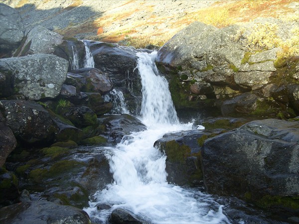 Нижний водопад на Тулбнюнуае