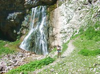 Гегский водопад-пещера Гекский Водопад