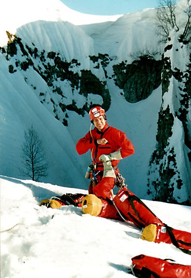 на фото: Влад Болгов первым спускается в Снежную