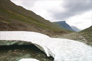 Ледник на дороге на Куэльпорр