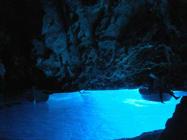 Bisevo-blue-cave-3