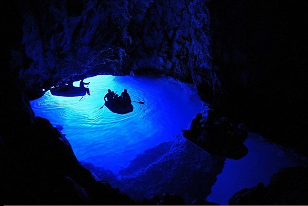 Bisevo-blue-cave0