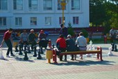 Местные жители играют в шахматы