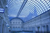 сквозь стекла ГУМа