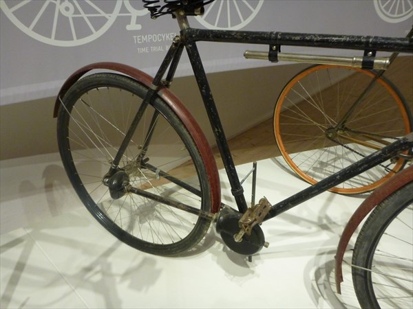 Велосипед, вместо цепи кардан.