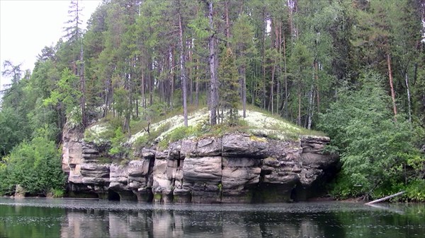 Скалы в районе заброшенной деревни Новожиловской