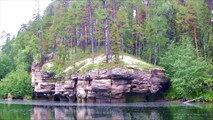 Скалы в районе заброшенной деревни Новожиловской