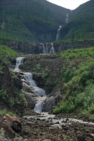 Каскад водопадов на ручье-притоке Иркингды