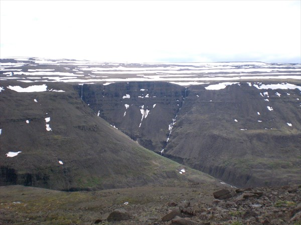 Обрез плато над долиной Геологической