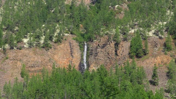 Один из многочисленных водопадиков на Иркингде