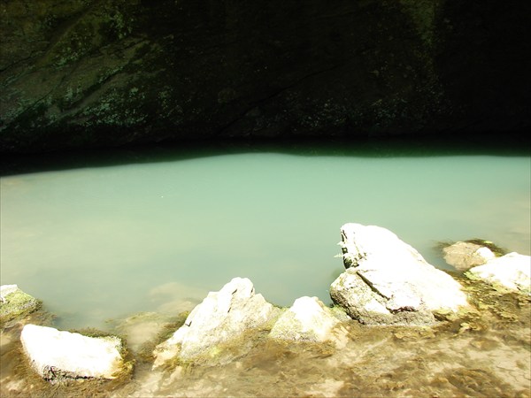 Голубое озеро у каповой пещеры...
