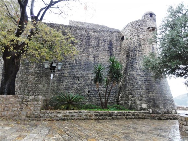 Крепостная стена Старого города.