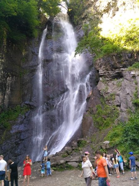 Водопад в Махунцети