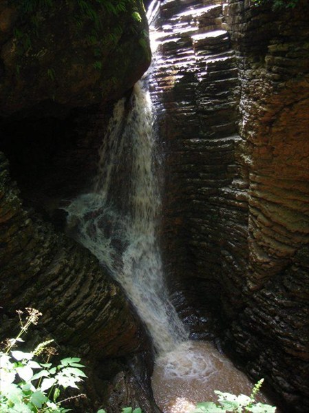 Один из водопадов реки Руфабго