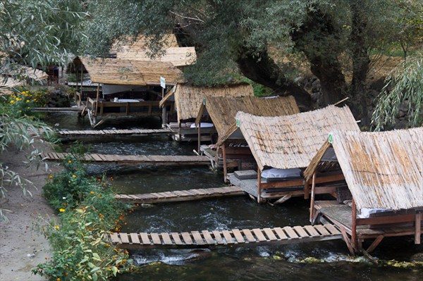 Ресторан на реке у деревни Белисырма