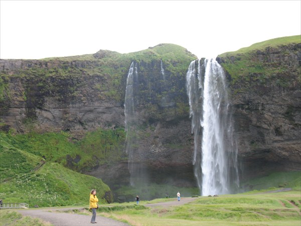 Водопад Сельяландсфосс (Seljalandsfoss)