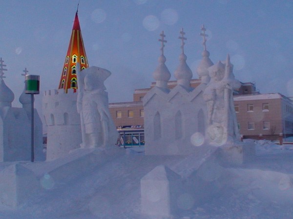 Снежный городок в Губкинском
