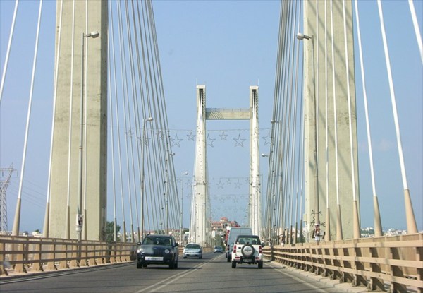 Мост соединяющий материк с островом Эвбея