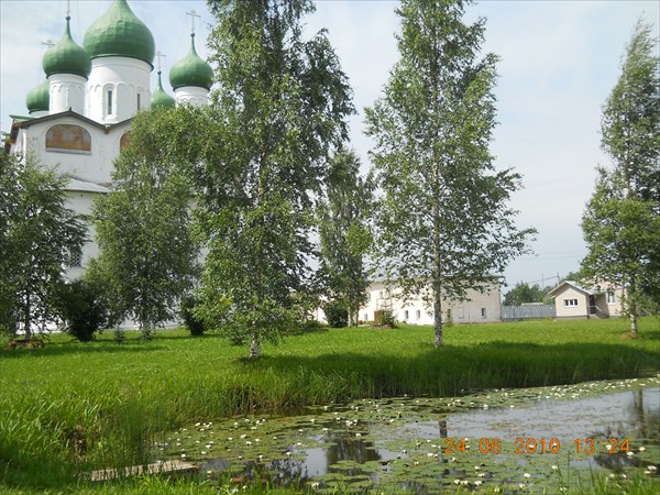 Вяжиский монастырь. Пруд