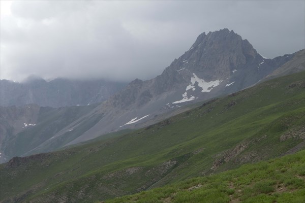 Туманный Зеравшанский хребет