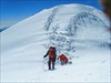 на фото: За считанные минуты до Западной вершины Эльбруса