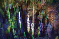 Сталагмиты-пещера Гротте ди Кастеллана